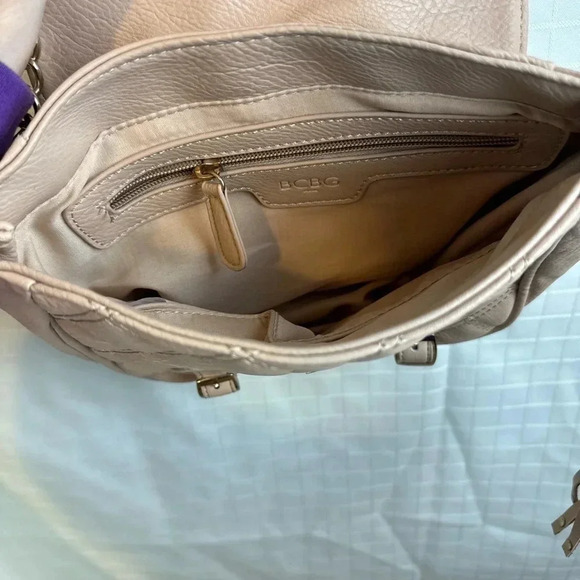 Bcbg Leather  Cream  Gold chain Tone Shoulder Purse - Picture 3 of 7